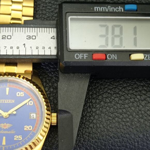 Vintage 1973 Citizen Automatic Mens Gold Watch W/daydate & Red accents - Picture 7 of 10